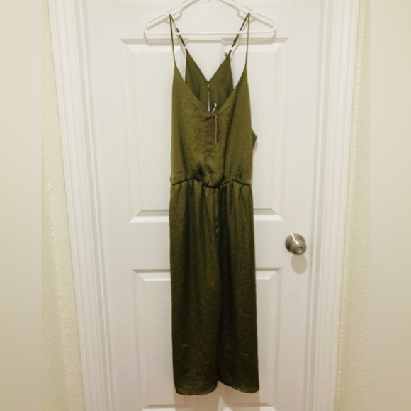 Xhilaration Dresses & Skirts - NWT Xhilaration SIZE L Midi Dress with Pockets and Spaghetti Straps Options